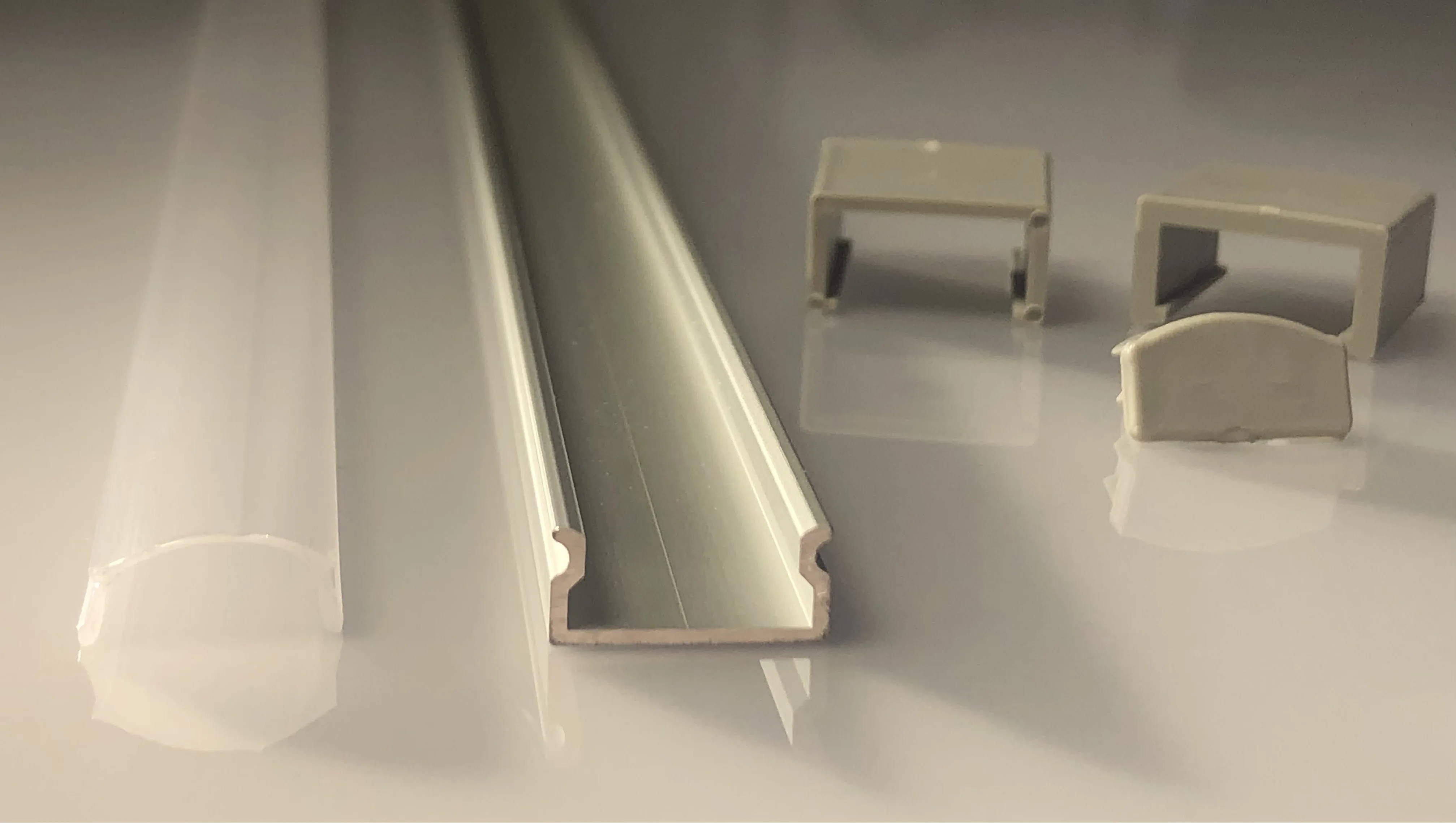 Профиль алюминиевый для светодиодной ленты накладной 7х16мм в комплекте с