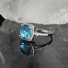 Женское кольцо из серебра с фианитами