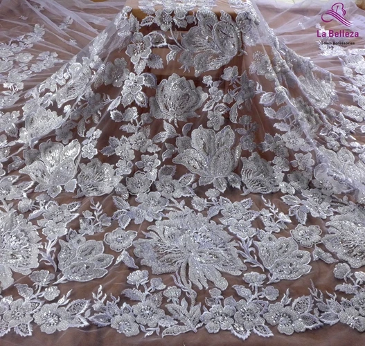 иней на деревьях. кружево на ветках. ветка с кружевами. кружева ткань черная. кружево на ветках.