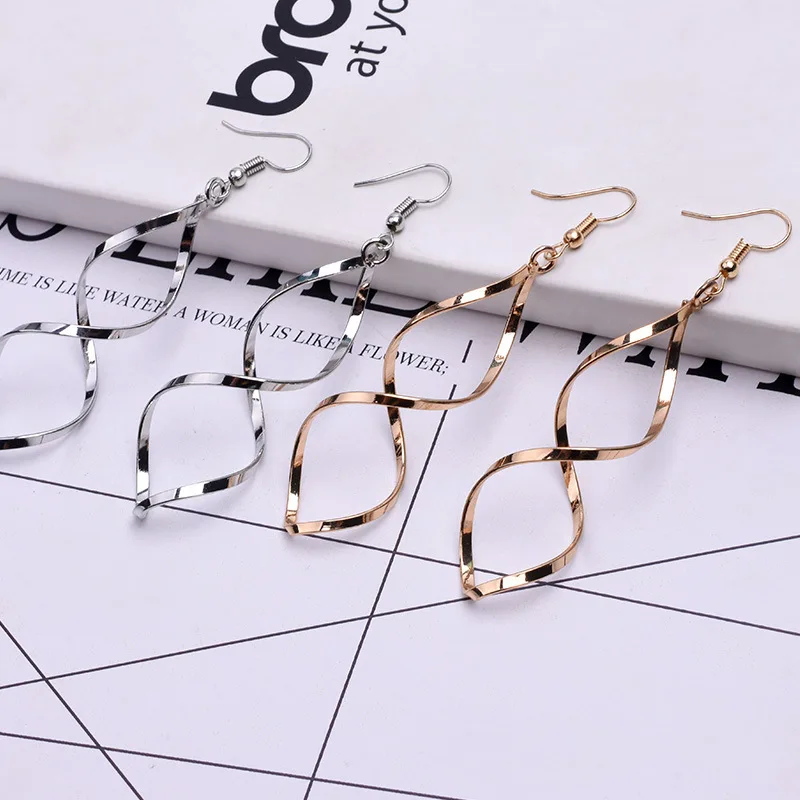 

Wholesale New Design Tops Drop Silver Geometric Long Asymmetry Earrings Rhinestone Circle Ear Zinc Alloy Earrings Temperament