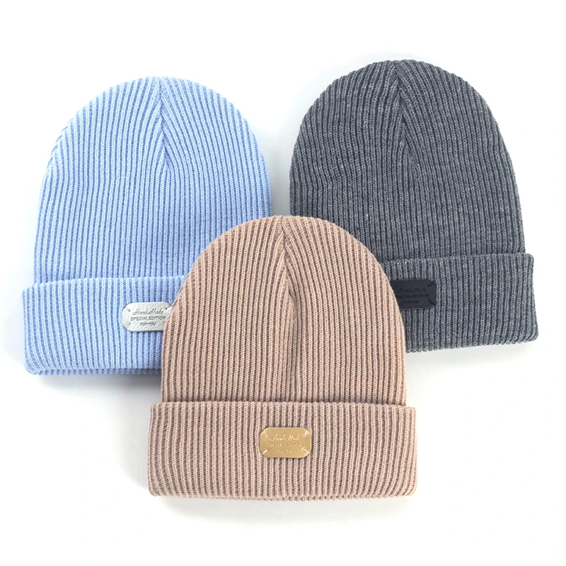 Однотонная рифленая облегающая шапка мужская вязаная унисекс теплые плотные