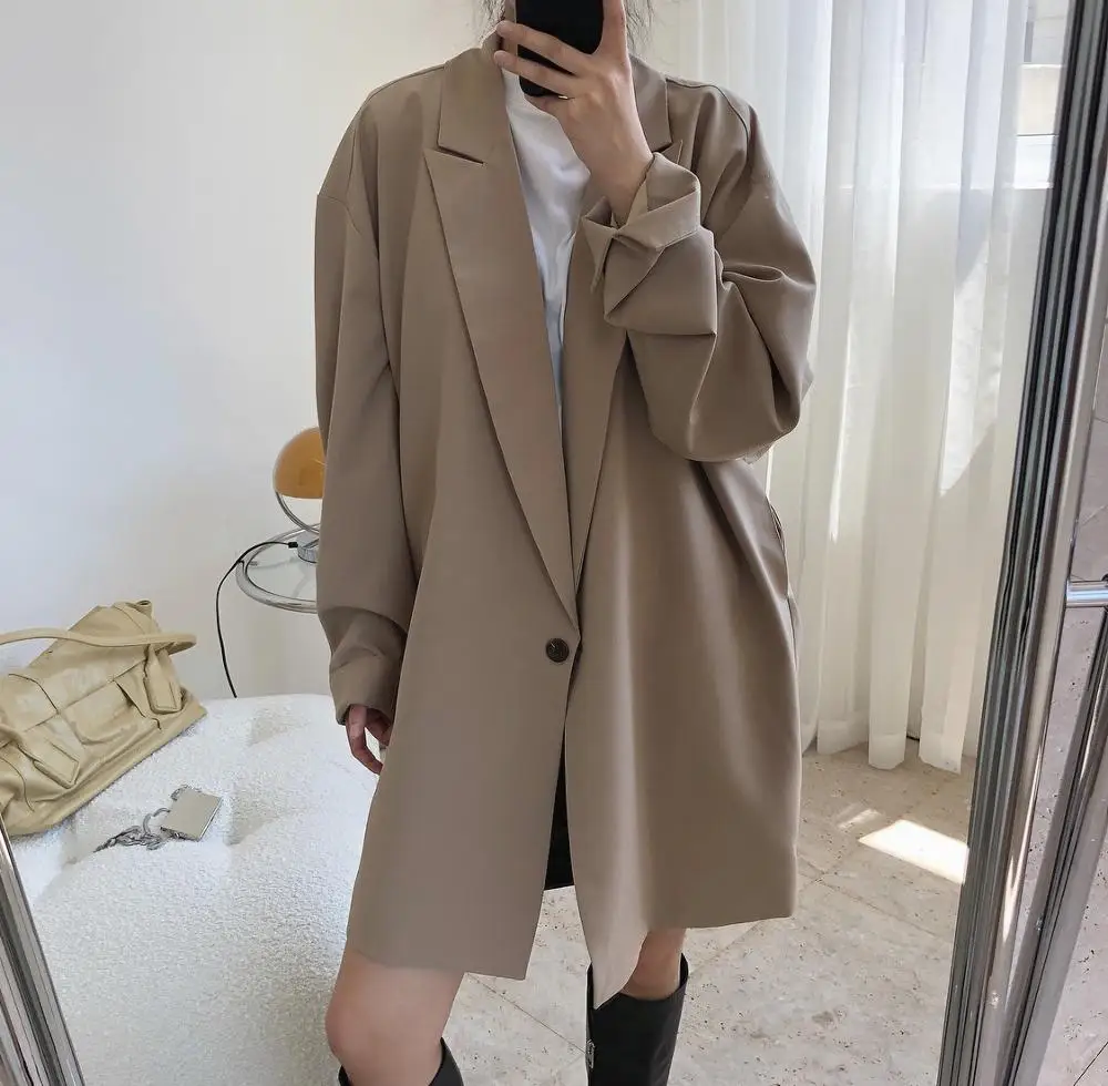 woman full jacket-coat with puff sleeves