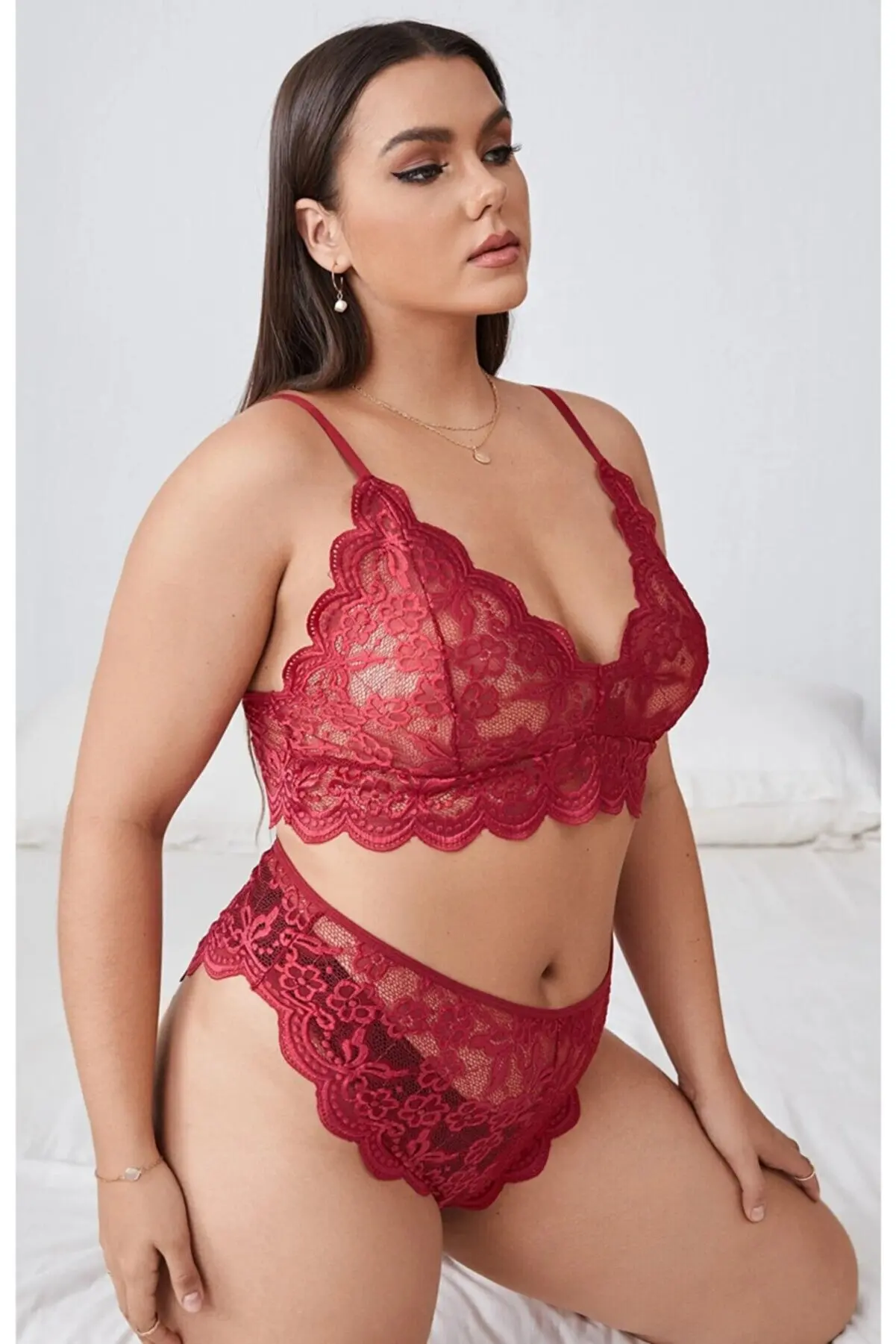 Рисунок 2 - Женское бордовое кружевное нижнее