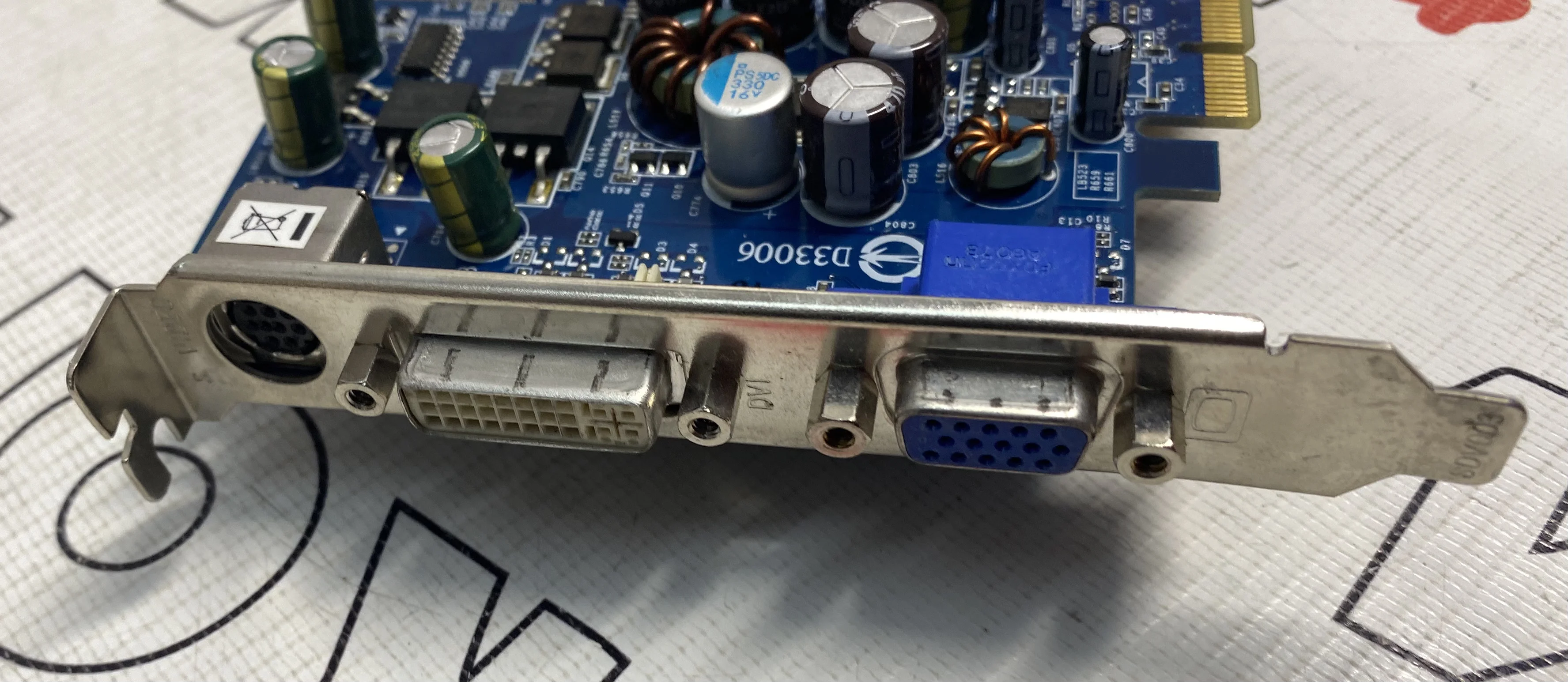 Видеокарта GIGABYTE GeForce 6600 gv-nx66128dp 128mb PCI-E