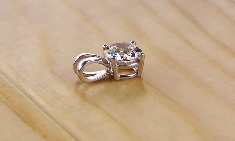 1CT блестящая бижутерия повезло кулон слайд 750 Цепочки и ожерелья искусственные бриллианты SONA кулон Обручение 750 золотые украшения камень-оберег