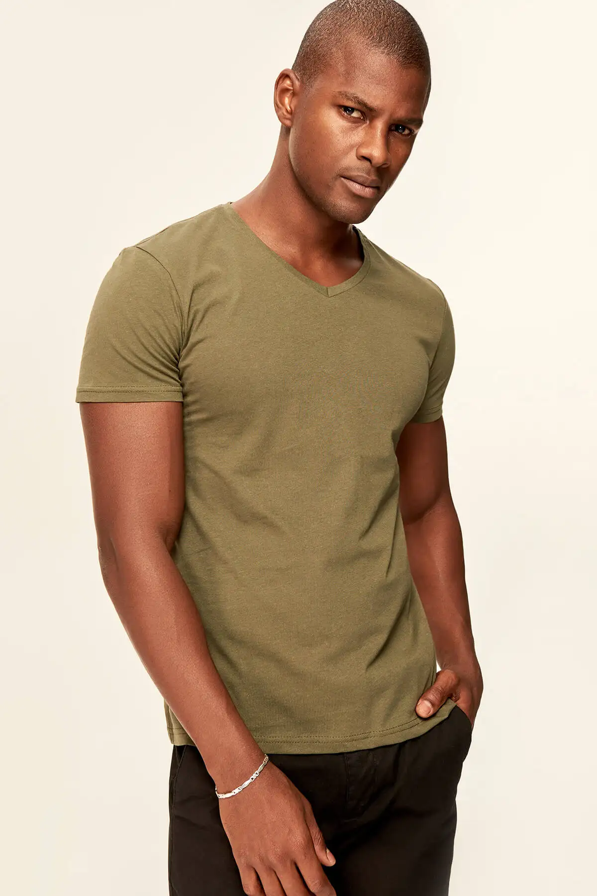 

Trendyol Genuine Men's T-Shirt Presser - Cotton V Neck TMNSS19BO0002