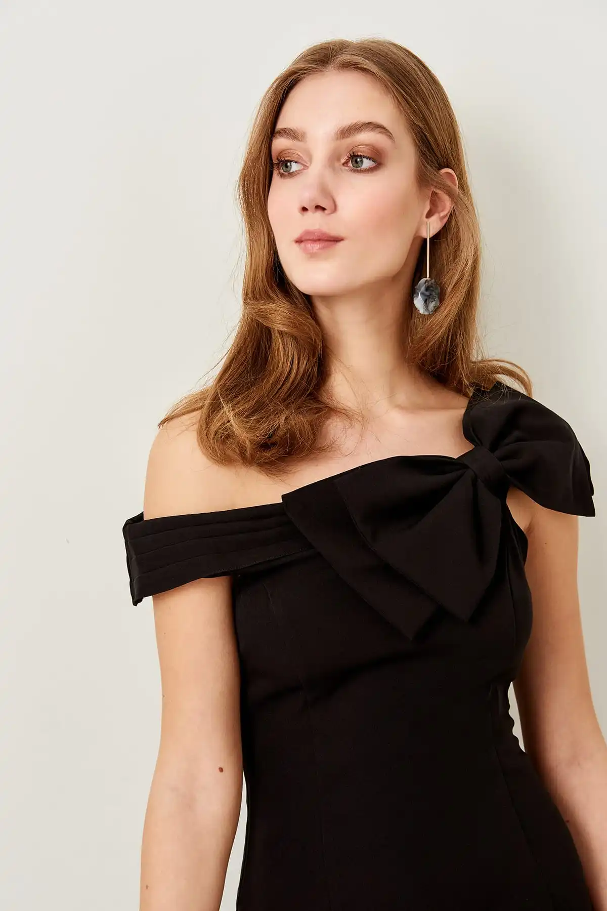 Платье Trendyol с черным бантом TPRSS18UT0044|Вечерние платья| |