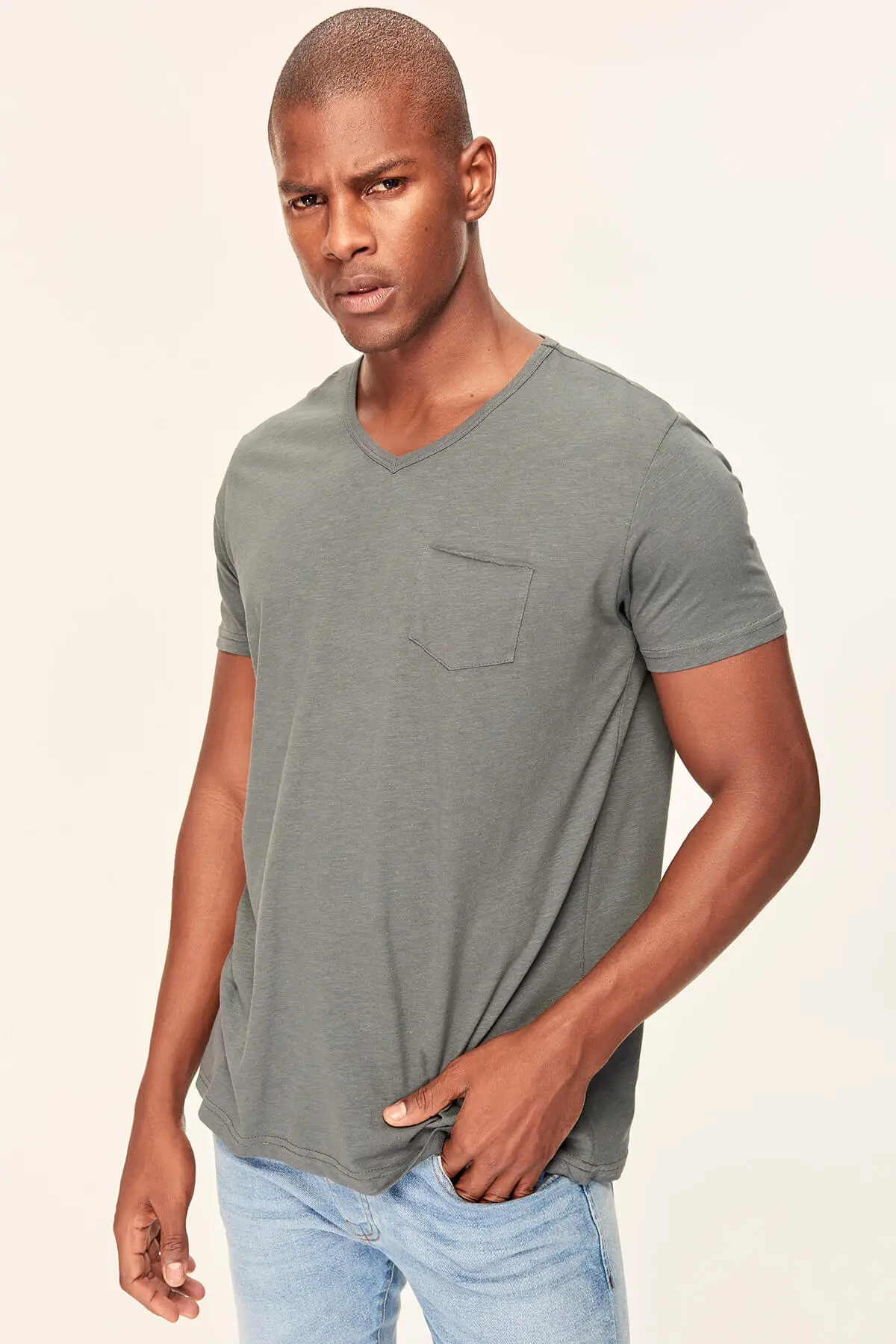 Trendyol Антрацит Мужская футболка Прессер Slim Fit короткий рукав v образный вырез