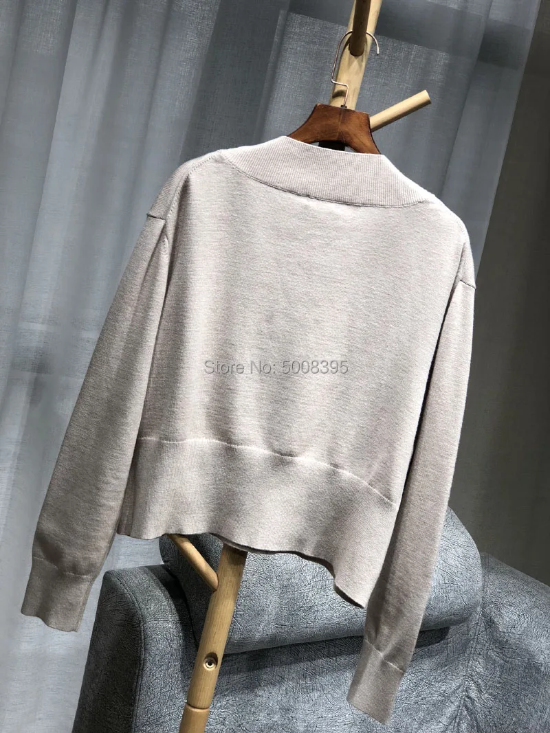 Трикотажный джемпер из 100% шерсти с V-образным вырезом и вышивкой | Женская одежда