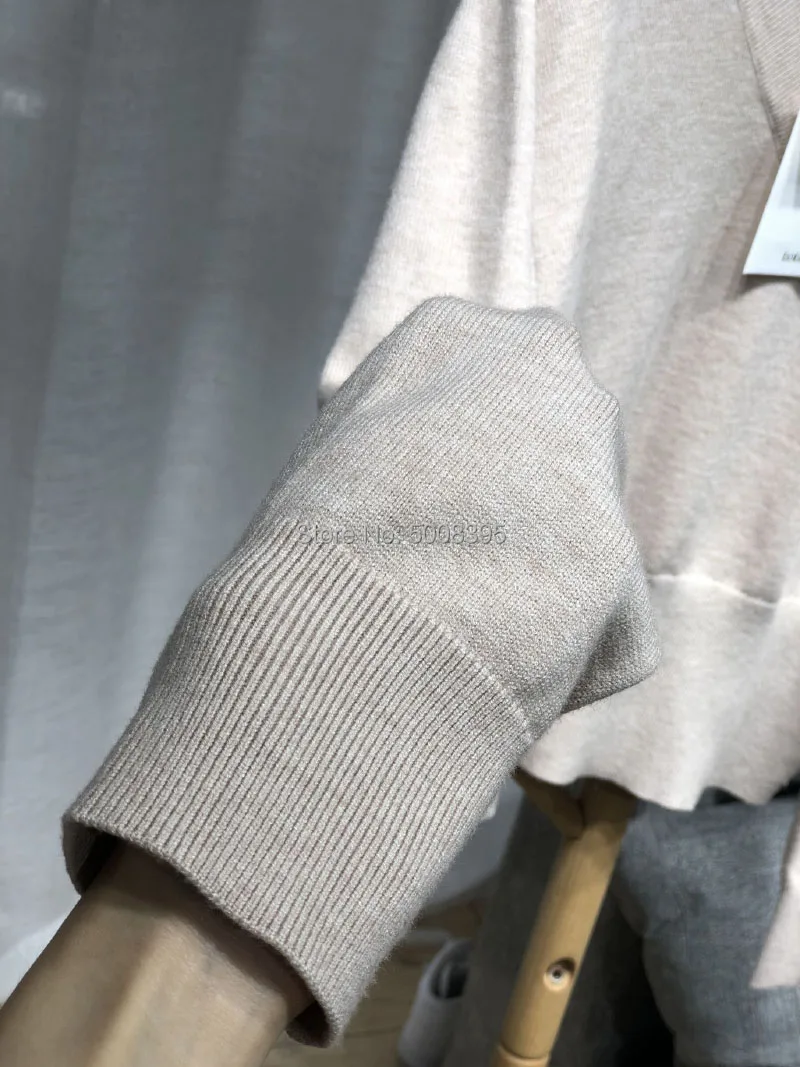 Трикотажный джемпер из 100% шерсти с V-образным вырезом и вышивкой | Женская одежда