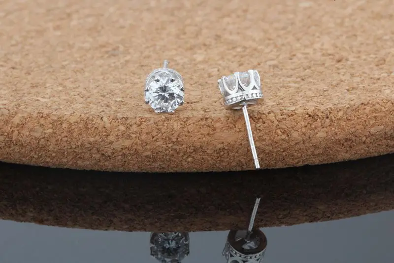 Мужские и женские серьги с короной Almei Серебристые серьги-гвоздики кристаллами