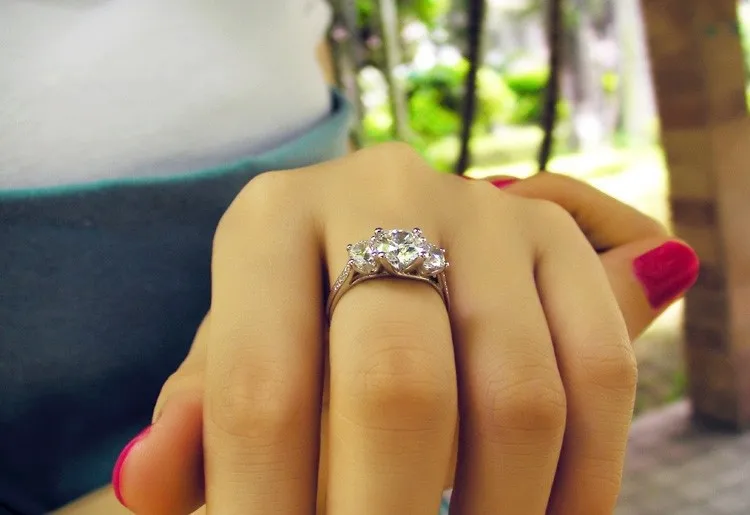 1.7CT класса люкс для женщин три камня Ювелирные изделия с синтетическими алмазами кольцо Свадебные Винтажные Ювелирные изделия стерлингового серебра 925 полу обручальное кольцо с драгоценным камнем