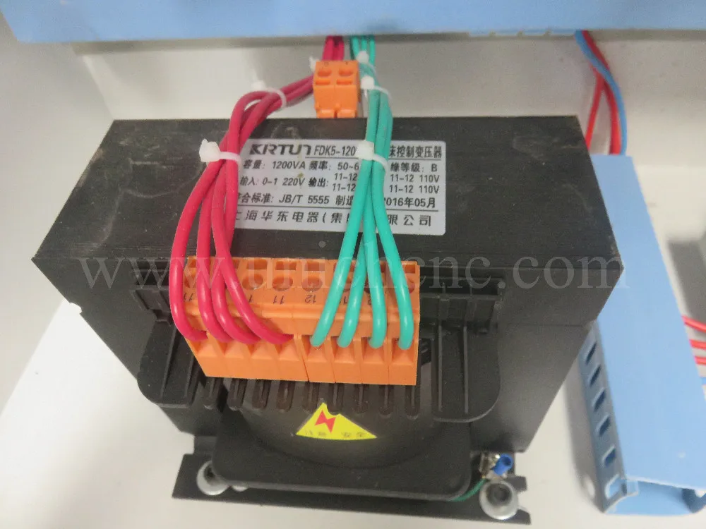 UNICHCNC фрезерный станок с ЧПУ Тяжелая машина тела 3.0kw 5.5kw