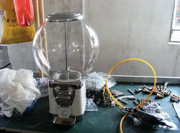 Торговый автомат для конфет и игрушек 50 шт. пластиковые шарики металлический