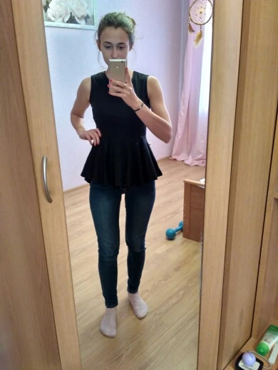 Приятные-forever повседневные Черные футболки женские летние без рукавов ассиметричное, неправильной формы с баской облегающие майки стильные футболки топы T014