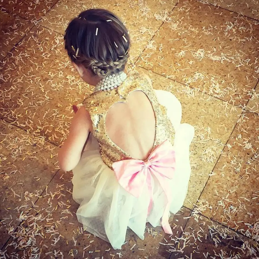 Модное белое платье с лямкой на шее в форме сердца для маленьких девочек