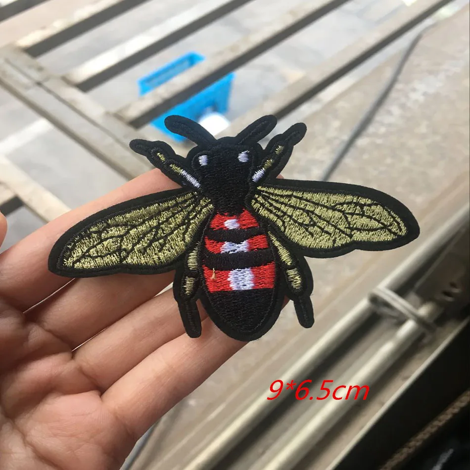 

50PCS/LOT mini Bee patch Embroidery iron on patch Decoration Accessories Embroidered patch for clothing 9*6.5cm