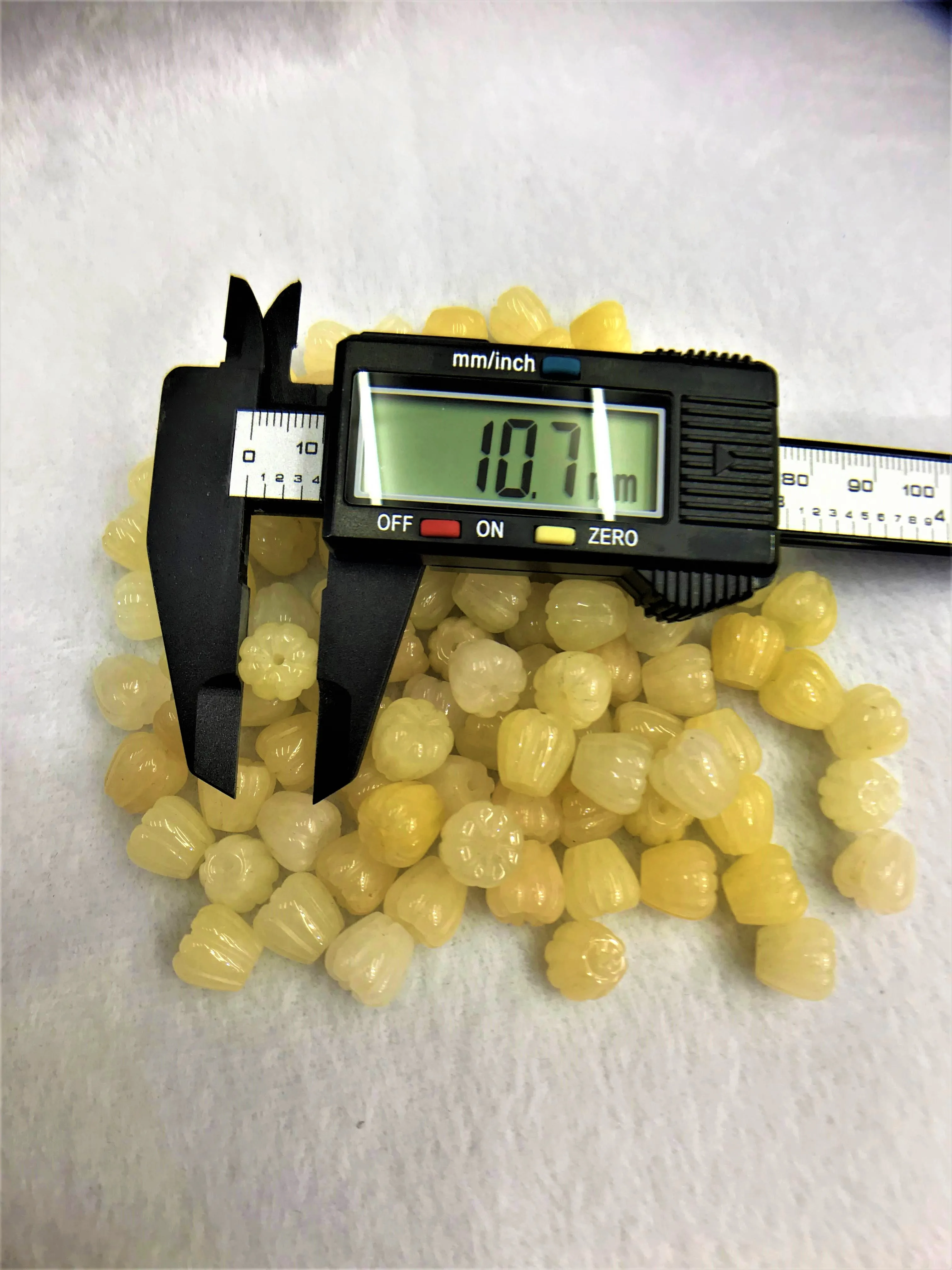 

4pcs/lot 10mm Yellow Jades Flower beads Jewelry Making Beads Wedding Decoration Pendants Wholesale For DIY Necklace