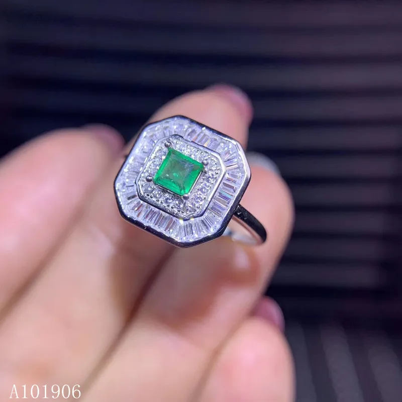 

Кольцо женское из серебра 925 пробы, с изумрудом