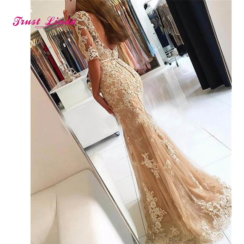 Кружевное платье подружки невесты с рукавами глубоким вырезом и низкой спинкой