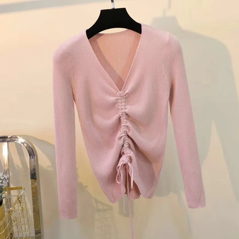 Женский трикотажный свитер с V-образным вырезом черный или белый однотонный