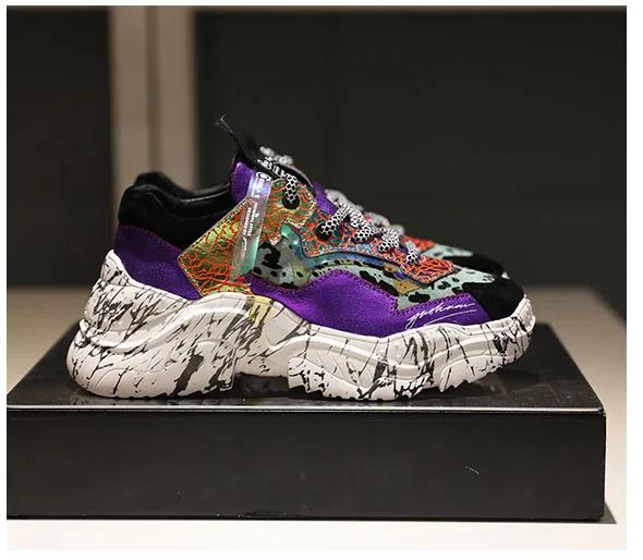 Zapatos mujer; коллекция года; Разноцветные Женские кроссовки на платформе с граффити; блестящие кроссовки из натуральной кожи на массивном каблуке; женская повседневная обувь на шнуровке