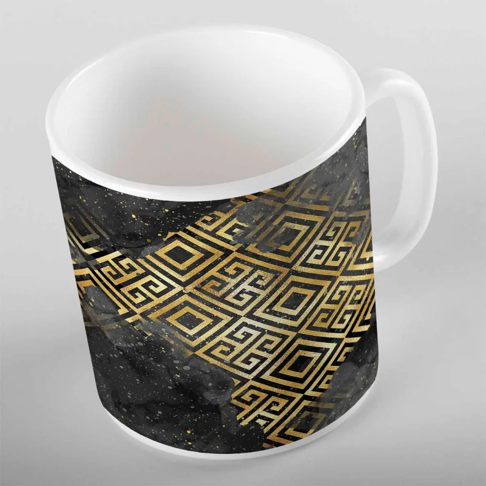 Керамическая кружка с 3D принтом в виде черных белых облаков золотистого желтого