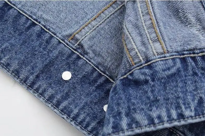 Мешковатая джинсовая куртка с рваными дырками мешковатая которую носят длинные