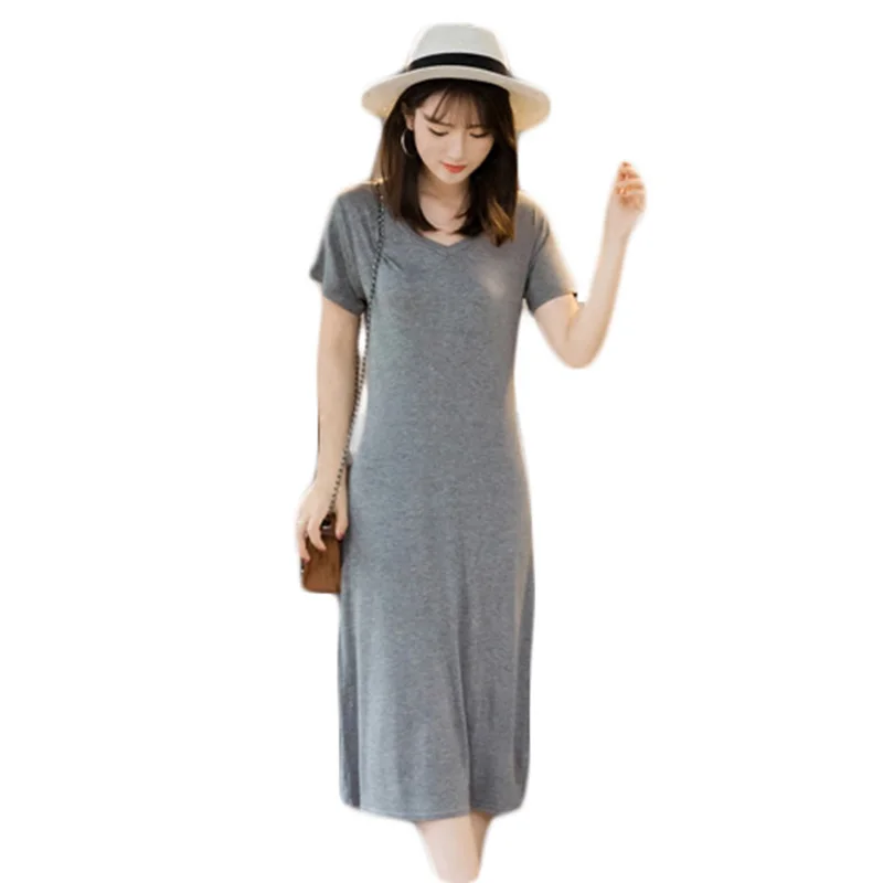 Женское летнее платье свободное однотонное с коротким рукавом и V-образным