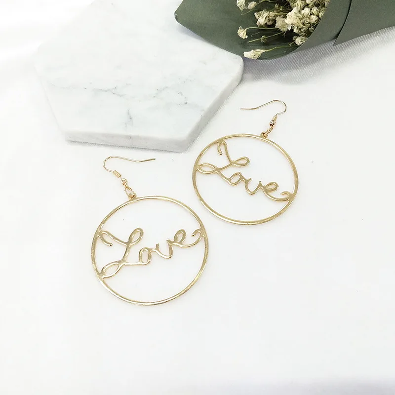 2019 любовь письмо серьги Мода Преувеличенные простые геометрические круглые