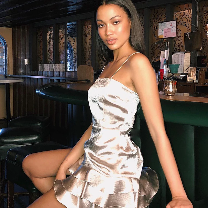 Шикарный 2019 цвета: золотистый серебристый металлик плиссированное платье ремень