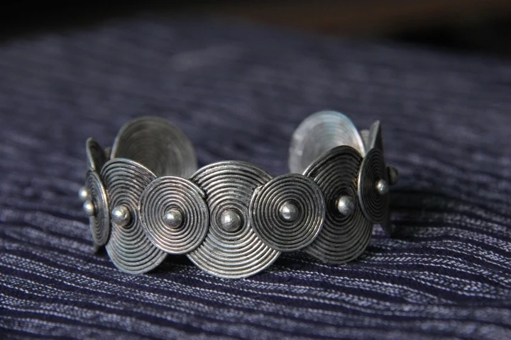 

Retro ethnic style exaggerated character round wide Miao silver domineering antique bracelet>>>> free shipping