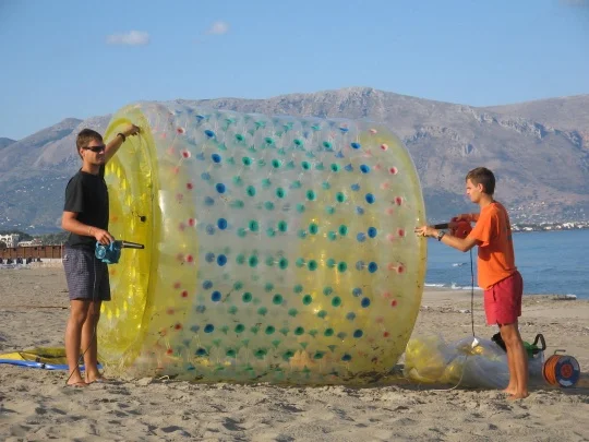 Бесплатная доставка 2 шт. надувные водные ролики для Зорба шарики игрушки