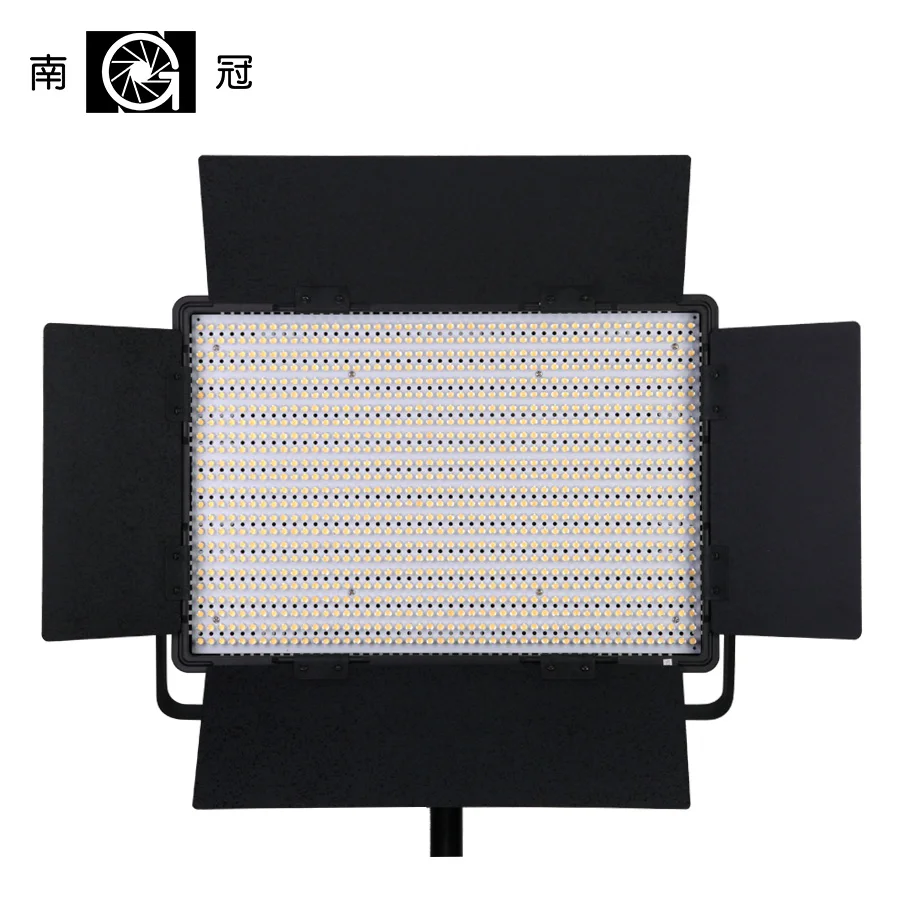 Светодиодная панель для студийной видеосъемки Nanguang CN-1200SA LED S 5600K 10300 Lux камеры