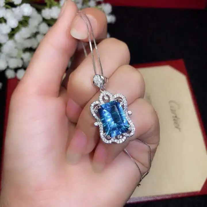 Подвеска из серебра 925 пробы с инкрустацией