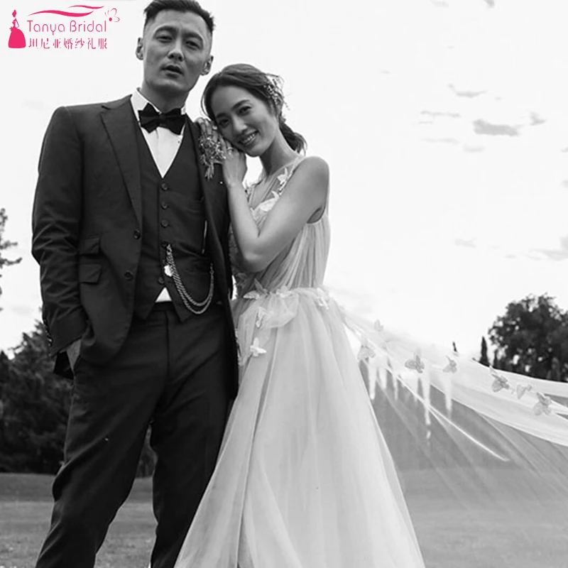 Изящное фатиновое свадебное платье с бабочкой светло-бежевая подкладка