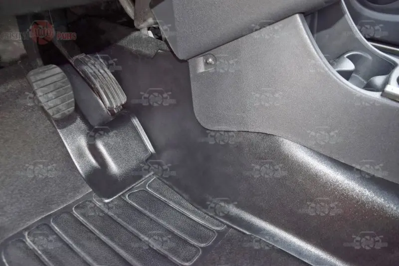 Защитная накладка на внутренний тоннель для Lada Largus 2012-2019 под ножки отделка