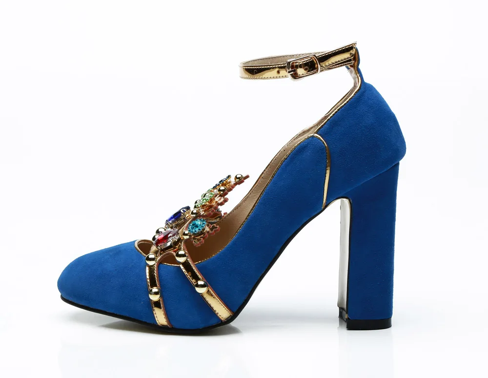 Zapatos De Mujer; коллекция года; фиолетовые замшевые женские туфли-лодочки с украшением в виде короны; модельные туфли на массивном каблуке с ремешком на лодыжке; роскошные свадебные туфли для невесты
