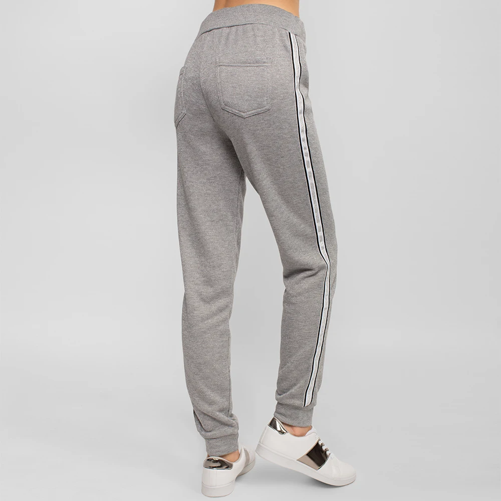 Gloria Jeans Cвободные брюки Jogger с лампасами и карманами GAC006402 | Женская одежда