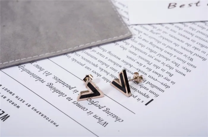 Нержавеющая сталь розовое золото Цвет белый черный корпус V Форма Стад Серьги