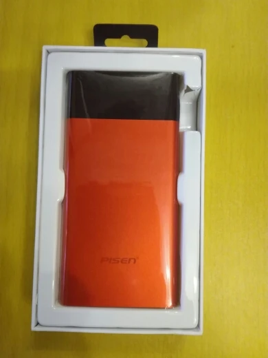 Повербанк Pisen 10000 мАч в ультратонком корпусе с двумя выходами USB и LED-экраномДва Smart USB выхода на 2.4A/1.5A поддерживают зарядку двух устройств одновременно