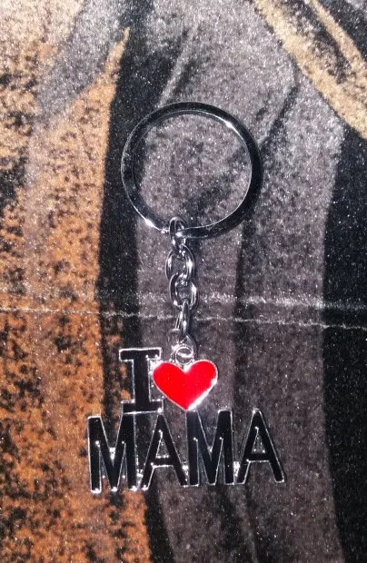 ; Новинка; футболка с надписью «I love mom»(«Я люблю маму» dad papa» или «I love mama» сердце брелок, цепочка для ключей Семья Рюкзак Пряжка автомобильный брелок для ключей отцов День матери брелки для ключей слесарные