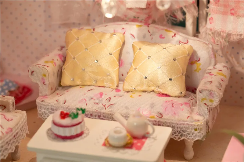 Hoomeda 13818 Розовая мечта DIY Handmake кукольный домик с музыкой плафон Миниатюрный