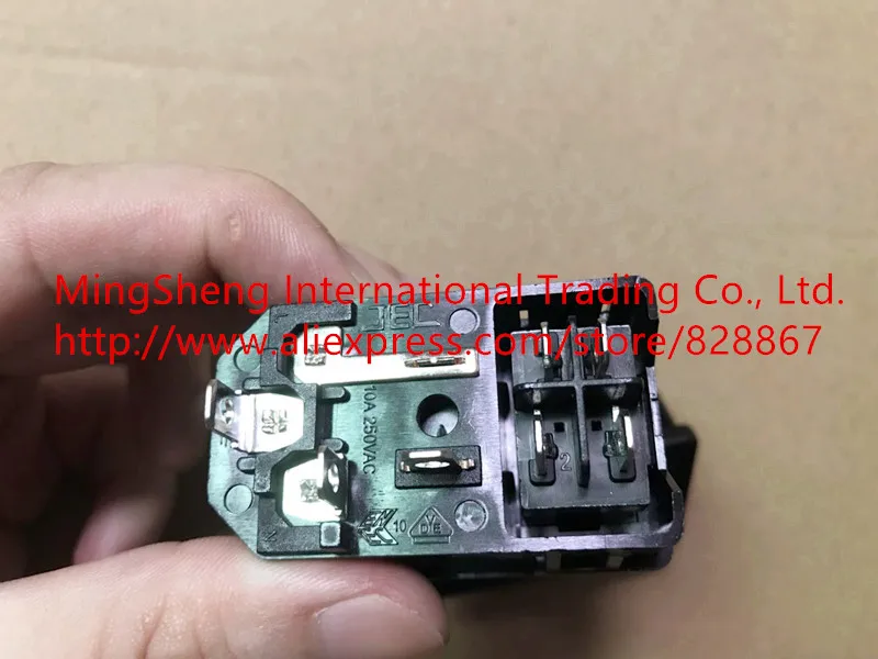 Оригинальный новый 100% оригинальный с переключателем три в одном розетка питания