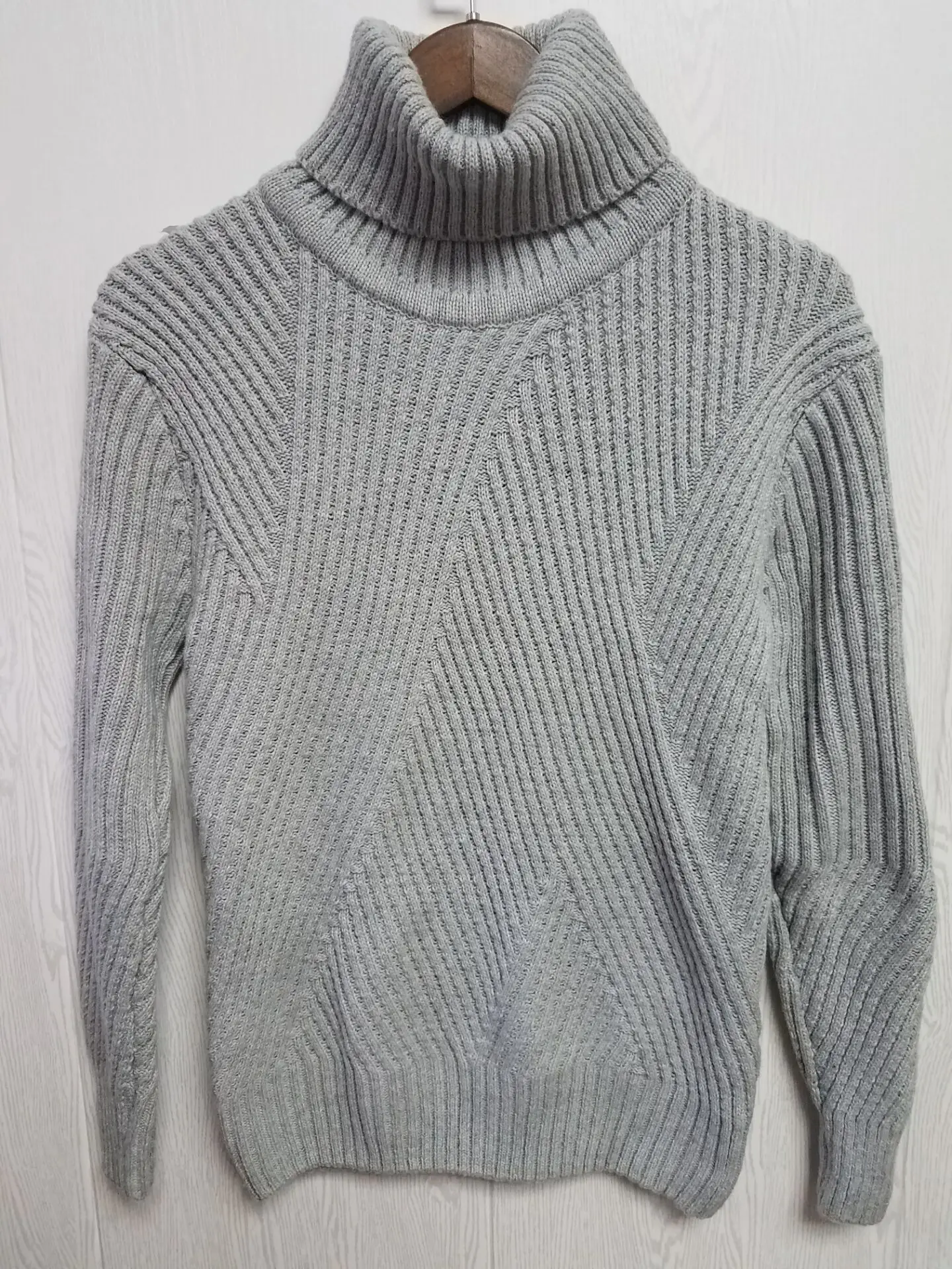 

In the winter of 2017 new men's men's head of youth Mao Yinan downneck