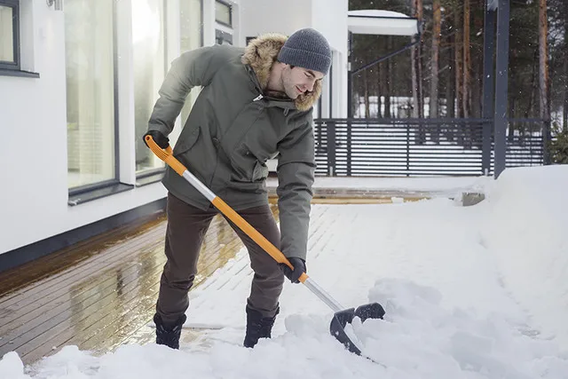 Лопата для уборки снега SnowXpert Fiskars|Лопата и совок| |