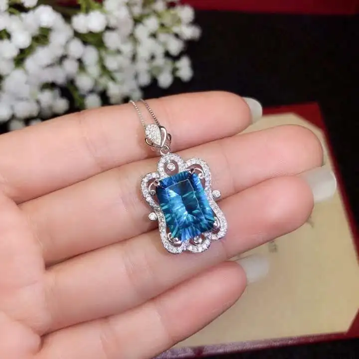 Подвеска из серебра 925 пробы с инкрустацией