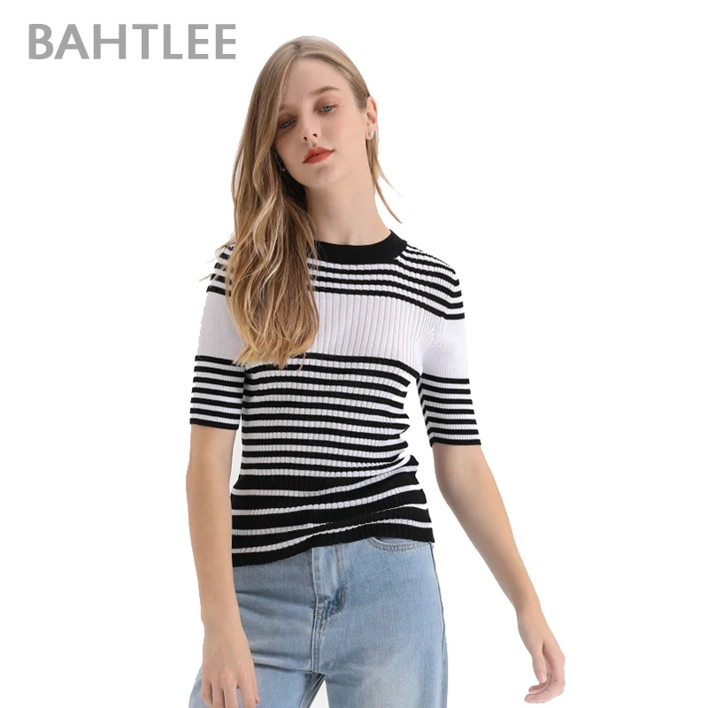 Женский трикотажный свитер BAHTLEE короткий в полоску с круглым вырезом и короткими