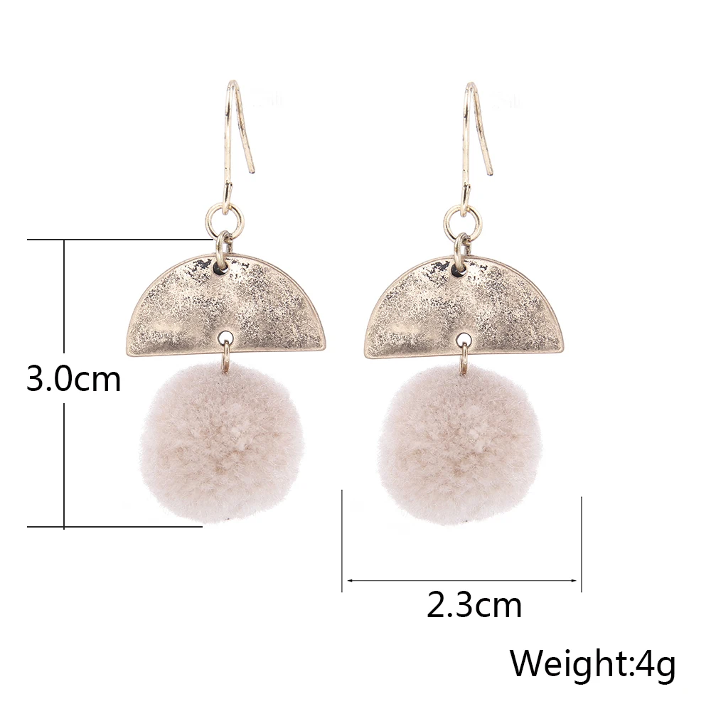 

Lureme Vintage Antique Gold Handcraft Half Moon with Pom Pom Drop Dangle Earrings for Women Girl Best Gift (er005459)