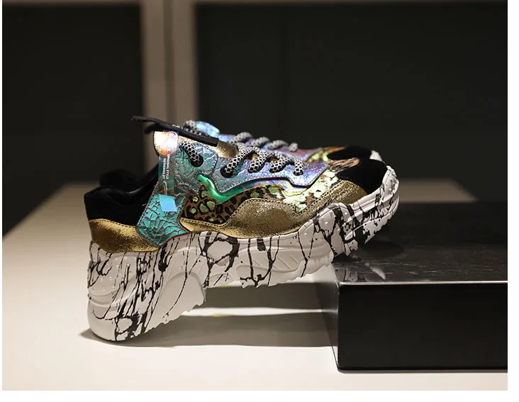 Zapatos mujer; коллекция года; Разноцветные Женские кроссовки на платформе с граффити; блестящие кроссовки из натуральной кожи на массивном каблуке; женская повседневная обувь на шнуровке